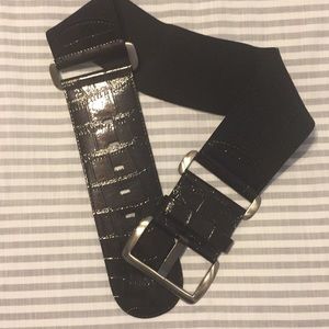 Limited wide black stretch belt with 4 holes.